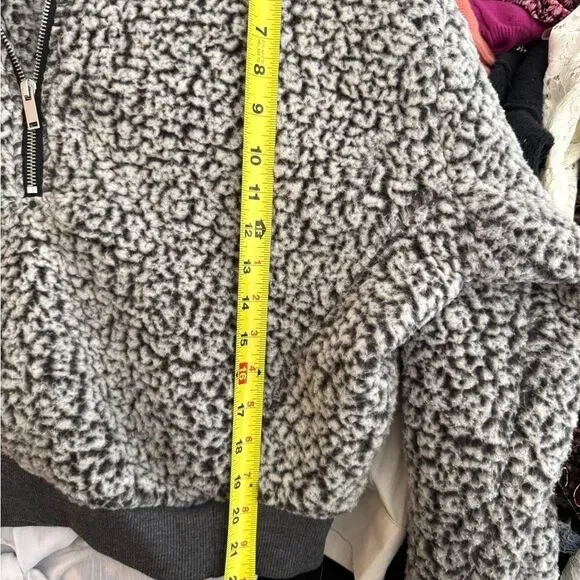 Express Gray Sherpa Quarter-Zip Pullover size medium - Picture 6 of 7